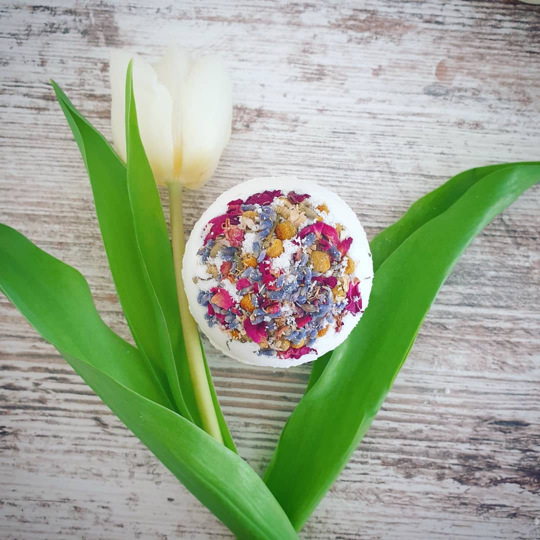 The Eden Collections Sweet Dreams Secret Bath Bomb With Hidden Message 120g